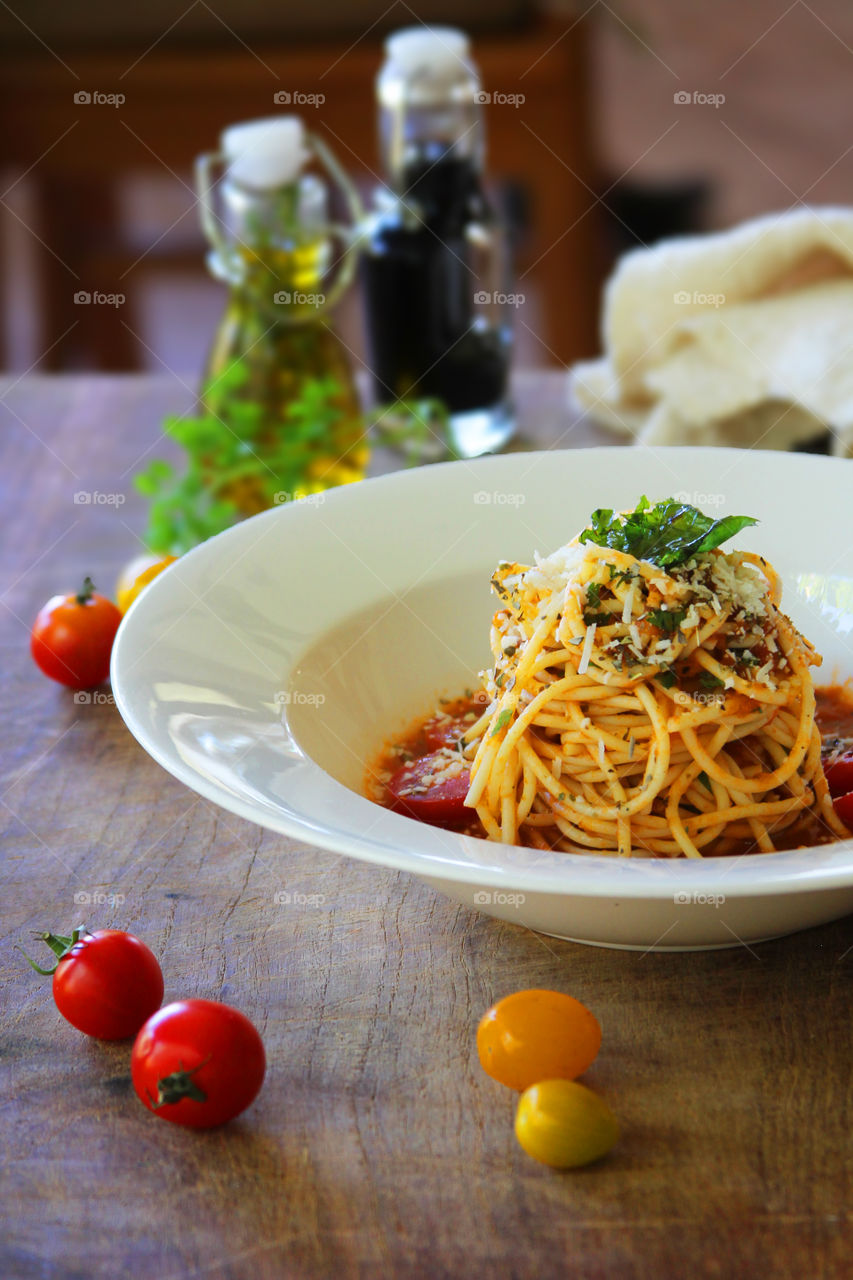 fresh cooked spaghetti tomato sauce