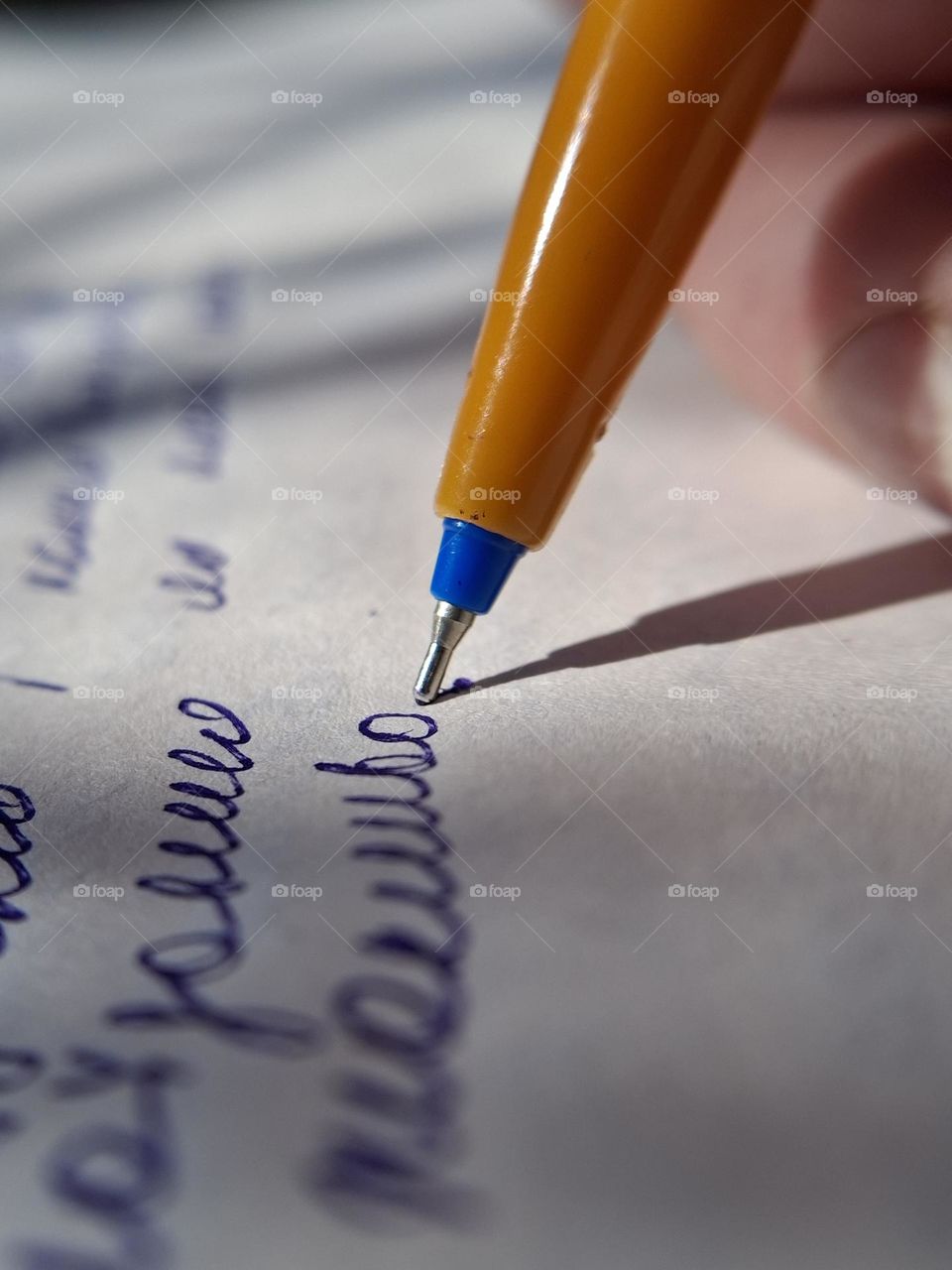 macro photo of a ballpoint pen for notes in complementary colors, namely the contrast of orange and blue