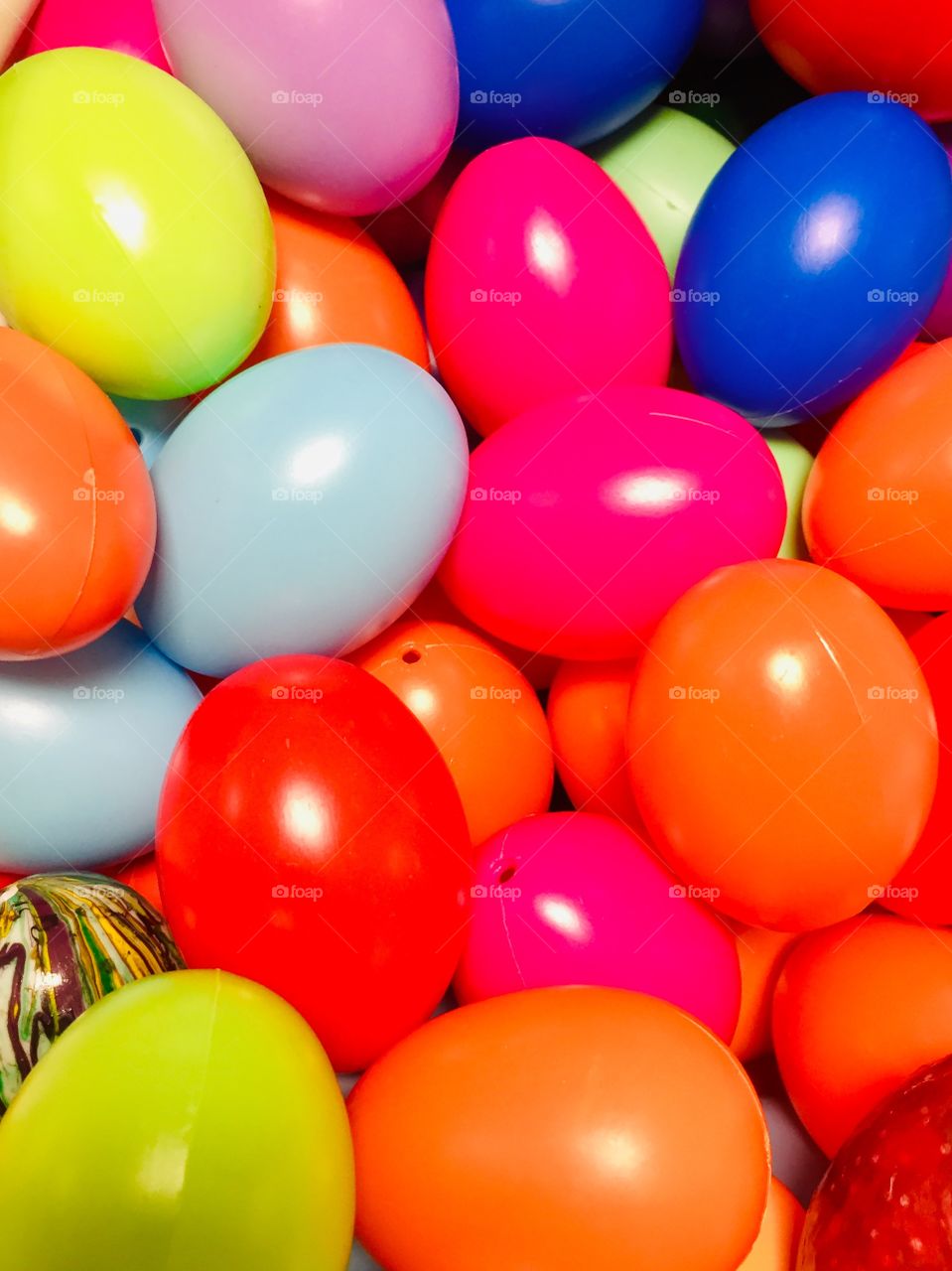 Plastic eggs multicolor