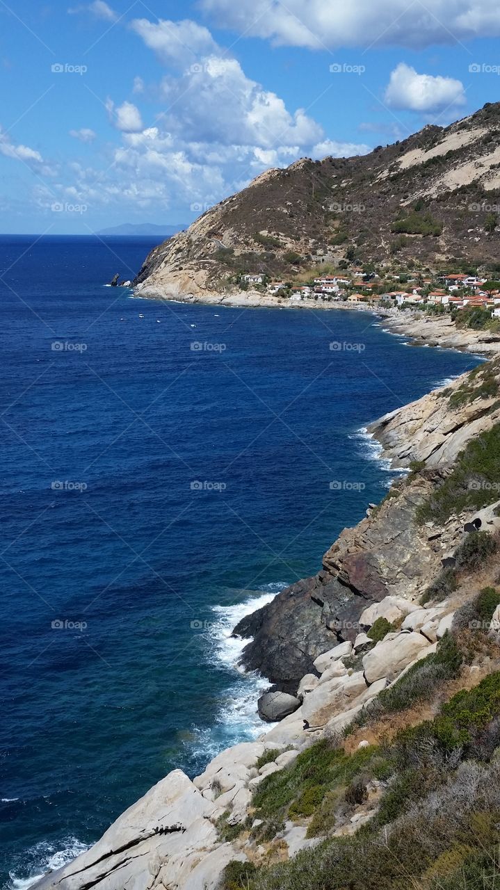 Rock cost on Elba's island. Beatiful seascape and beatiful horizon