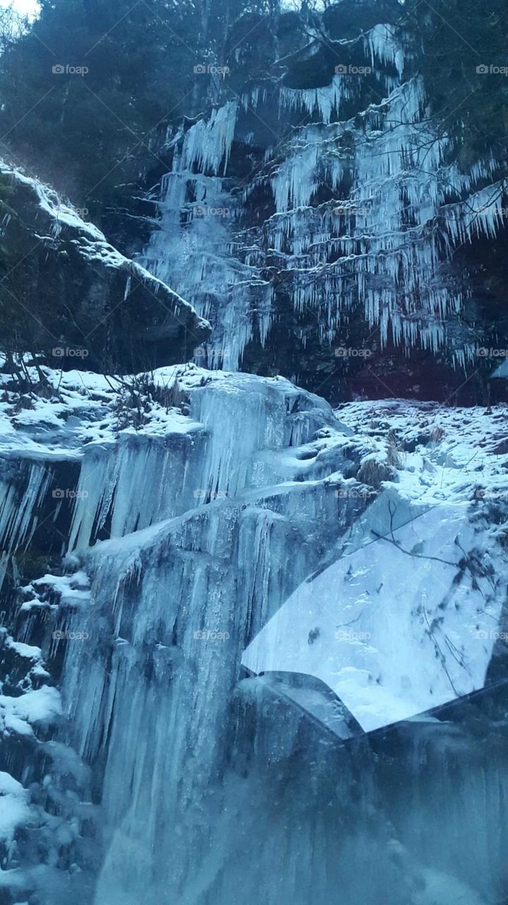 Frozen cascade